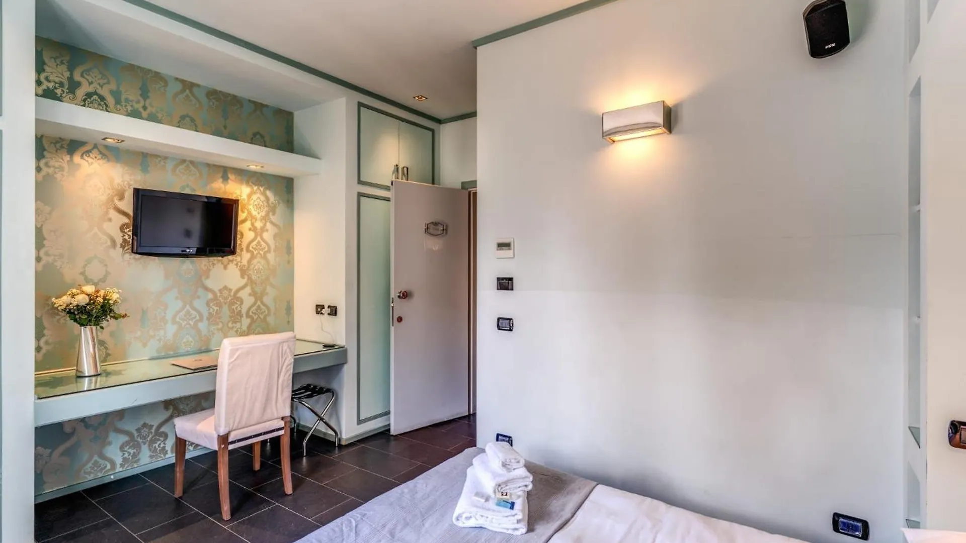 Saint Peter Apartment - Station Roma 0*,  İtalya